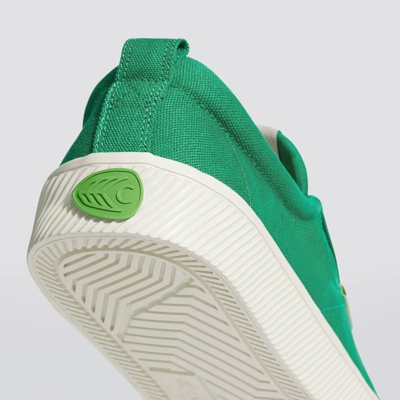 Cariuma Handcrafted Organic Cotton OCA Low Green Canvas Sneakers - Picture 3 of 6